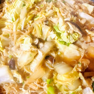 長ネギや白菜と油揚げの味噌鍋